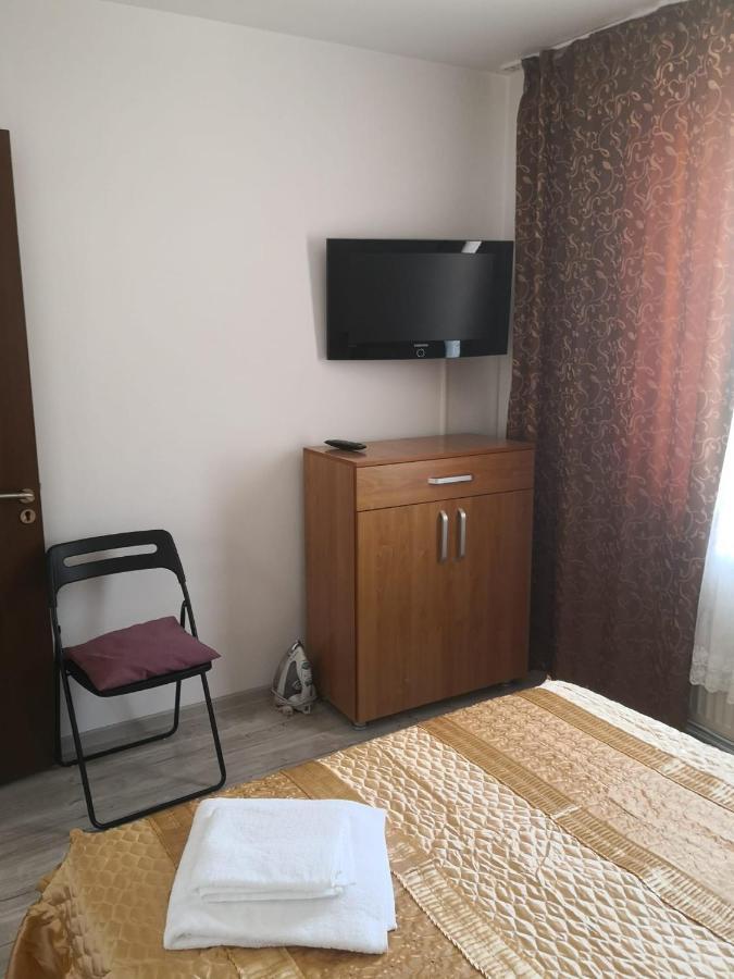 Apartament Cu Doua Camere Targu Jiu Luaran gambar