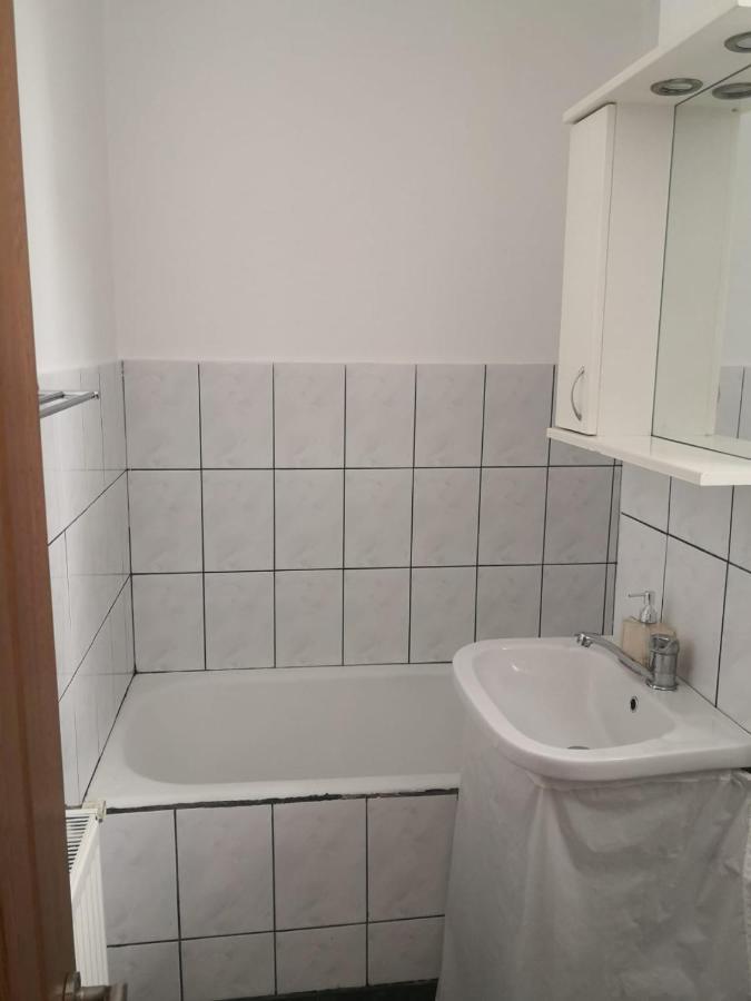 Apartament Cu Doua Camere Targu Jiu Luaran gambar